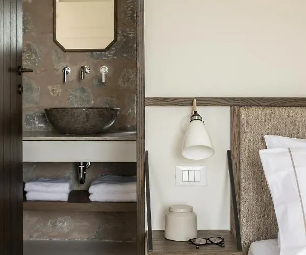 Vila Monolithoi Pigi (West Mani)